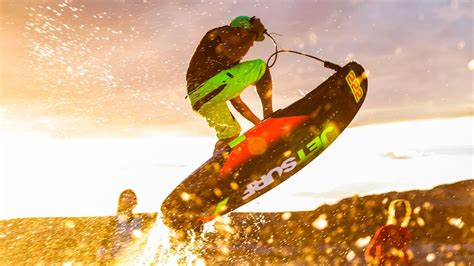 Tavola da surf a motore in azione