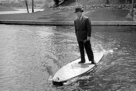 Joe Gilpin con la sua Motorboard
