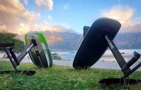 Dettaglio della batteria di una tavola da surf elettrica
