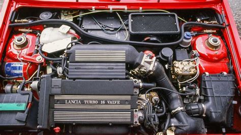 Dettaglio del motore Lancia Delta HF Integrale 8v