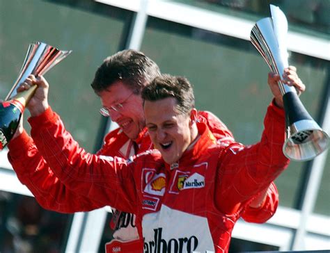 Michael Schumacher celebra una vittoria con la Ferrari