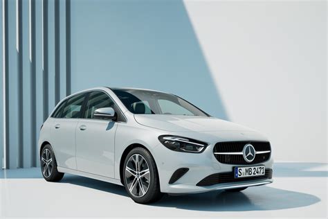 Mercedes Classe B 247 e Volkswagen Tiguan affiancate