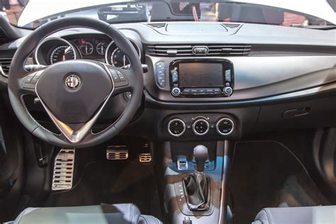 Interni Alfa Romeo Giulietta, focus sul cruscotto e plancia