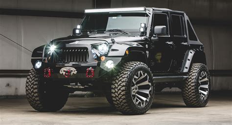 Jeep 4x4 modificata per off-road