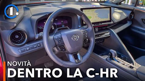 Interni Toyota C-HR plancia e infotainment