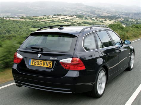 BMW 320d Touring (E91) con bagagliaio aperto