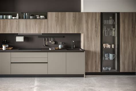 Cucina moderna attrezzata con elettrodomestici Franke integrati