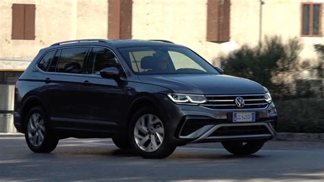 Volkswagen Tiguan in fase di acquisto e test drive