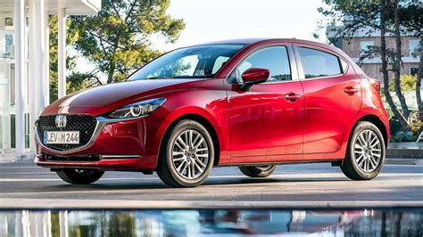 Mazda2 Mild Hybrid con nuovo disegno di paraurti e cerchi