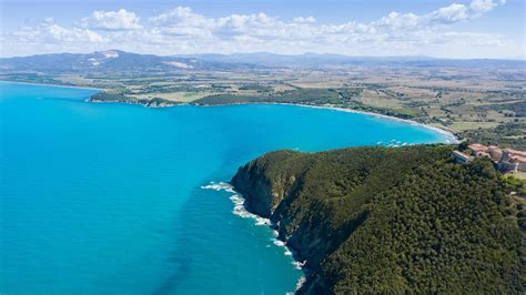 Immagine panoramica della Costa degli Dei con un monovolume in primo piano