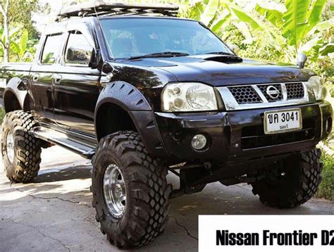 Nissan Navara D22 con barre portatutto installate