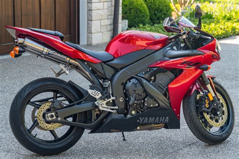 Yamaha R1 2004 con ammortizzatore di sterzo di serie