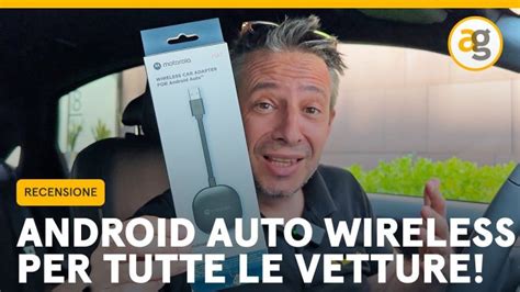 Smartphone e cavo USB per Android Auto