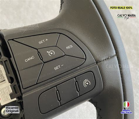 Volante Toyota con tasti per comandi vocali