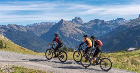Bicicletta Torpado Destriero su strada di montagna