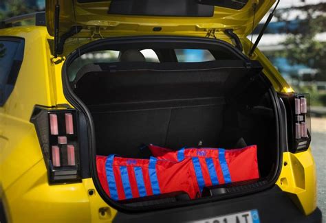 Immagine comparativa bagagliaio Fiat Panda e Grande Panda