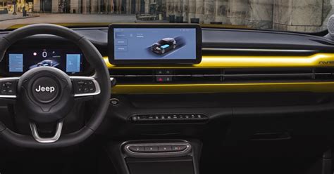 Interni della Jeep Avenger, vista plancia