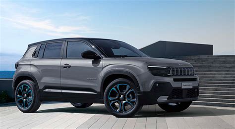 Jeep Avenger elettrica in un contesto naturale