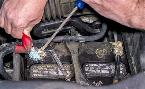 Manutenzione dei terminali della batteria