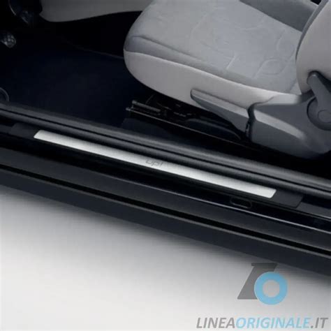 Listelli sottoporta in acciaio inox per auto