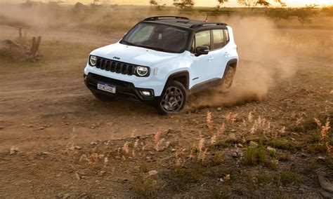 Jeep Renegade in ambiente off-road leggero