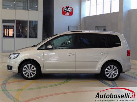 Volkswagen Touran con fari Xeno