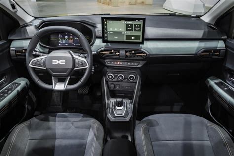 Interni Dacia Logan - Cruscotto e sedili anteriori