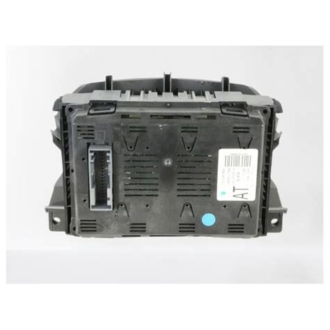 Dettaglio della console centrale Opel Zafira con display multifunzione