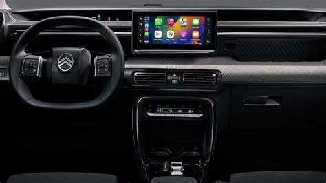 Interni Citroën C3 2024 con schermo centrale
