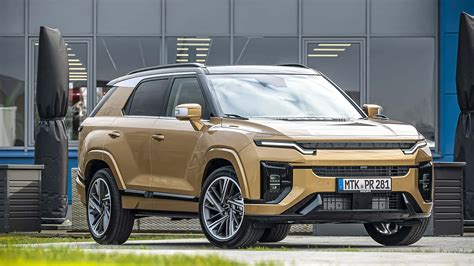 Galleria di immagini di diversi modelli N1: pick-up, SUV, furgone