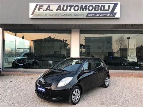 Vetrina di auto usate con foto professionali