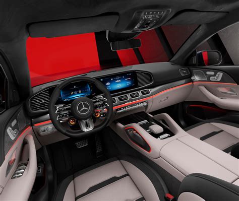 Interni Mercedes-AMG GLE 63 Coupé 4Matic+ con volante sportivo