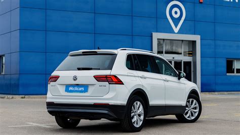 Dettaglio silhouette tigre e iguana su Volkswagen Tiguan