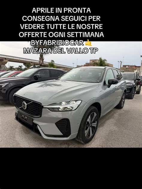 Schermata del sistema di navigazione Volvo con opzione orario automatico