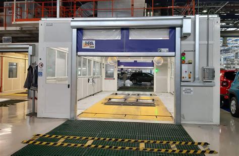 Banco a rulli con auto 4x4 in prova