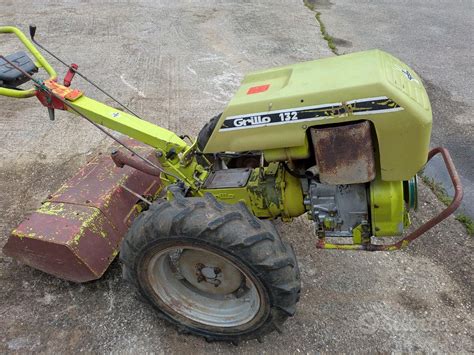 Motocoltivatore Grillo in azione in un campo