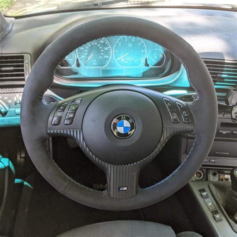 Interno BMW E46 con volante multifunzione