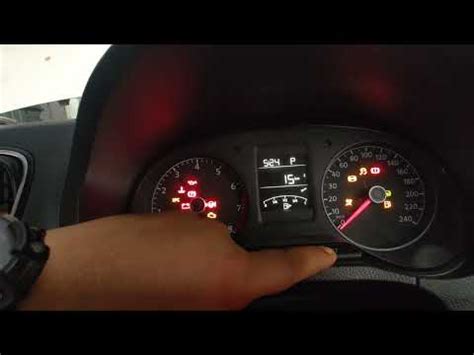 Cruscotto Volkswagen Polo con spia chiave inglese accesa