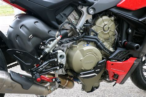 Dettaglio oblò carter frizione Ducati