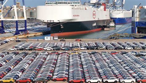 nave cargo con automobili Fiat 500L