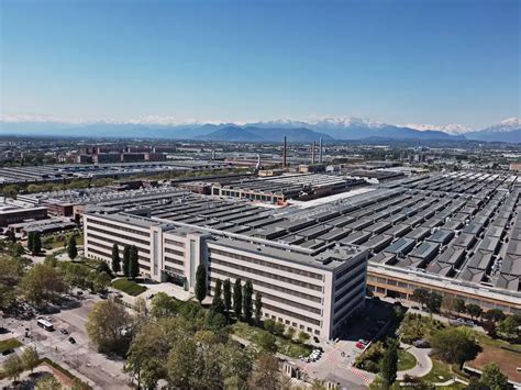 vista esterna della fabbrica Fiat in Serbia