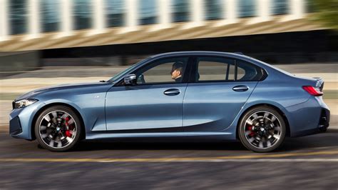 BMW Serie 3 berlina di profilo