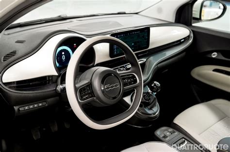 Interni Fiat Tipo con particolare attenzione alla plancia e ai comandi