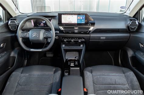 Interni Citroen C4 cruscotto digitale