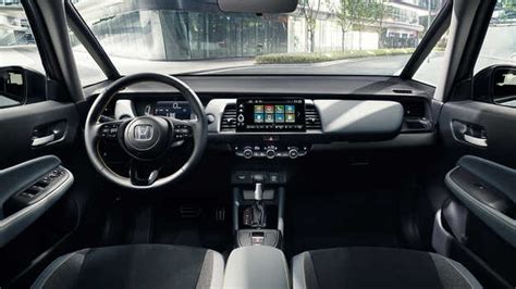 Honda Jazz Hybrid con sedili posteriori reclinati