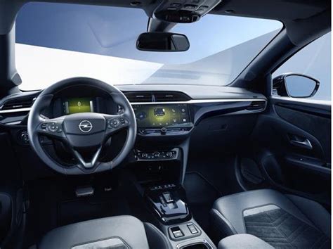 Interno Opel Mokka con plancia e controlli clima
