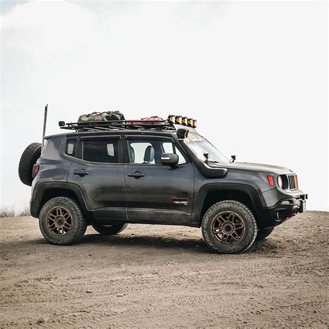 Jeep Renegade in un contesto off-road
