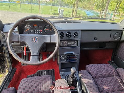 Alfa Romeo 33 1.5 Quadrifoglio Verde interni