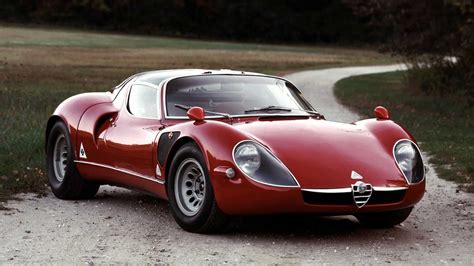 Alfa Romeo 33 in ambiente rurale