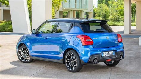 Suzuki Swift Sport Hybrid in azione su strada